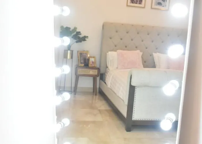 The W House, Luxury 5 Minutes From The *