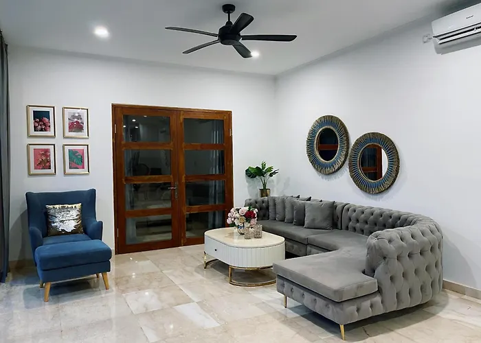 The W House, Luxury 5 Minutes From The